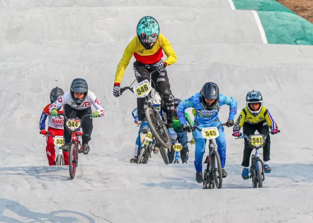 bmx25022404